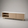 TV-Lowboard aus MDF und Spanplatte mit 2 Lamellentüren, offenen Fächern und Kabelöffnung, Weiß/Eiche Natur, 180 × 40 × 60 cm