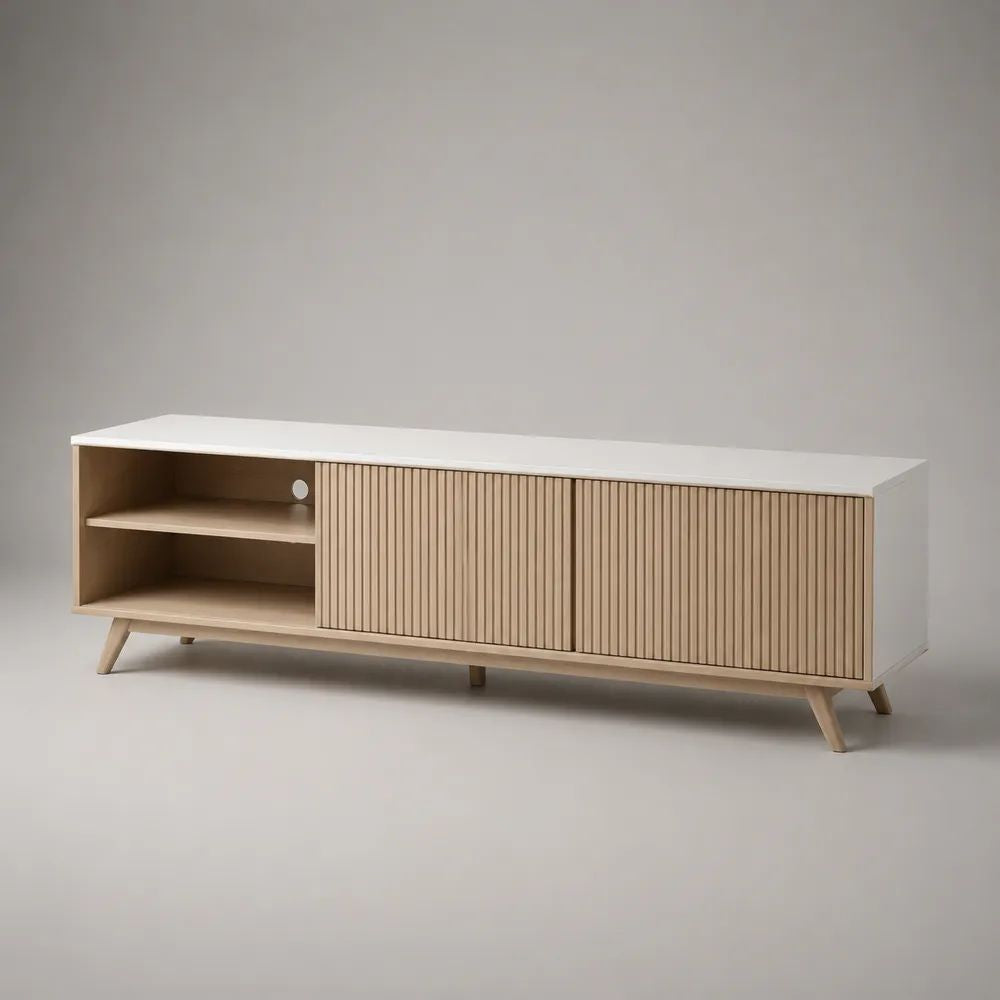 TV-Lowboard aus MDF und Spanplatte mit 2 Lamellentüren, offenen Fächern und Kabelöffnung, Weiß/Eiche Natur, 180 × 40 × 60 cm